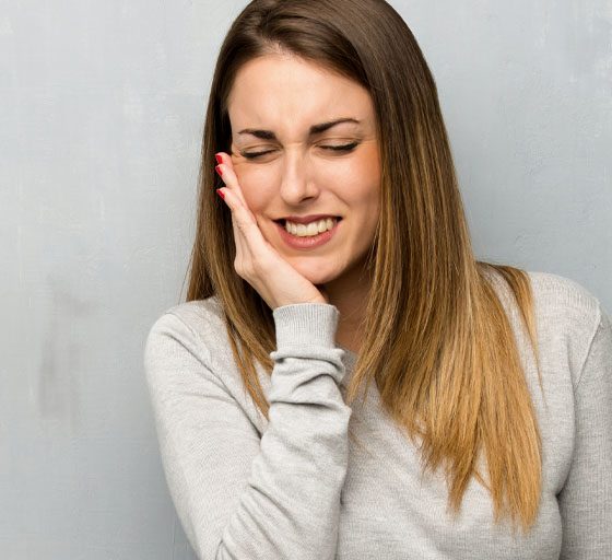 TUDENT. Chica con las encías inflamadas.